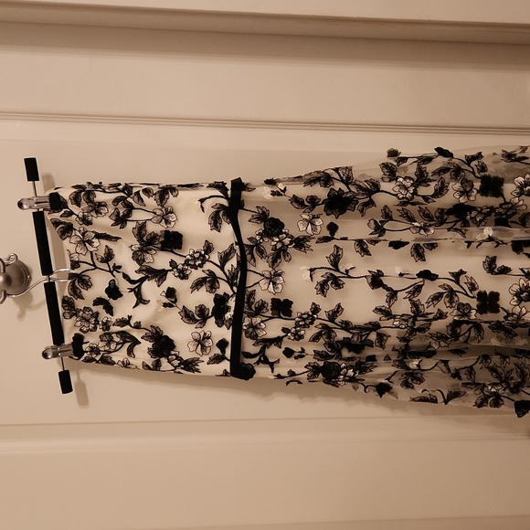 Marchesa notte embroidered tulle midi gown - Picture 5 of 8